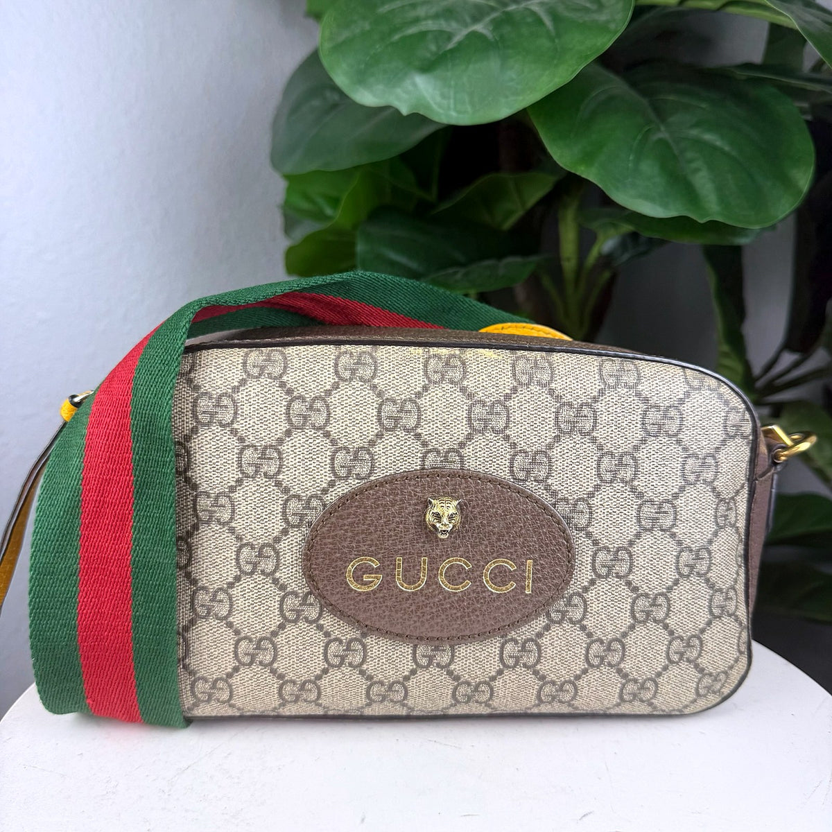 Authentic Gucci Neo Vintage GG Supreme Canvas Crossbody Camera Bag - 01_photo.jpg