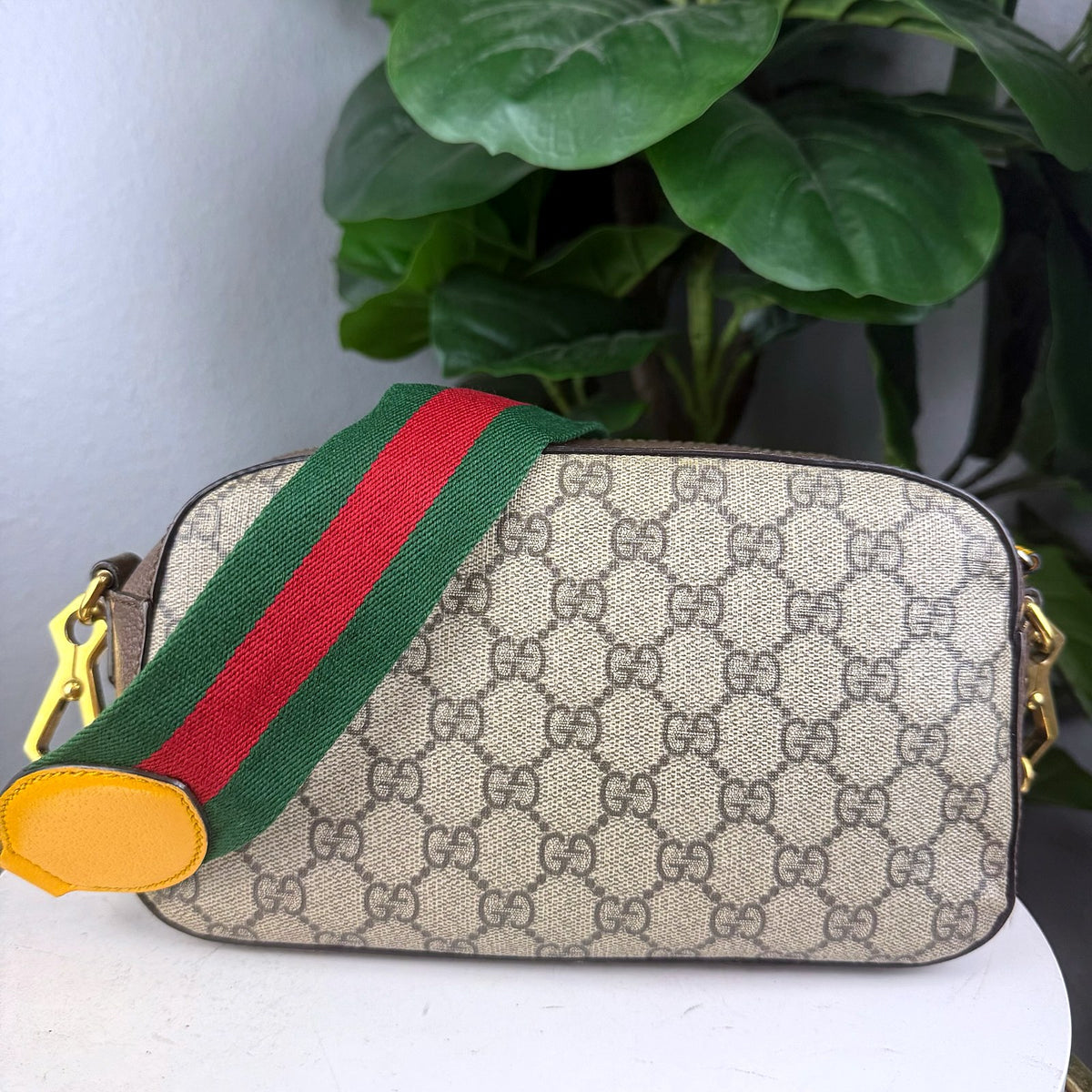Authentic Gucci Neo Vintage GG Supreme Canvas Crossbody Camera Bag - 02_photo.jpg