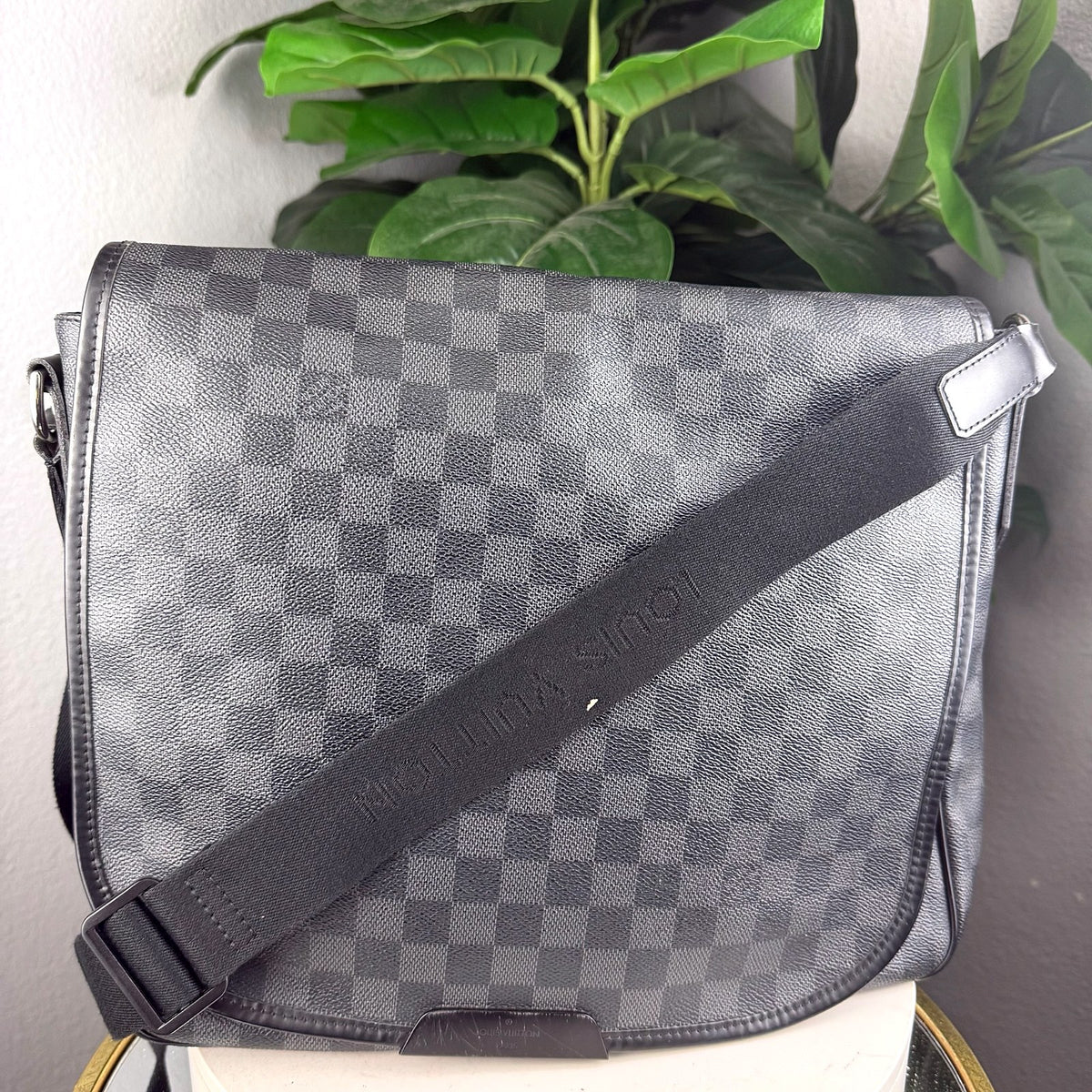 Authentic Louis Vuitton District PM Damier Graphite Canvas Messenger Bag - 01_photo.jpg