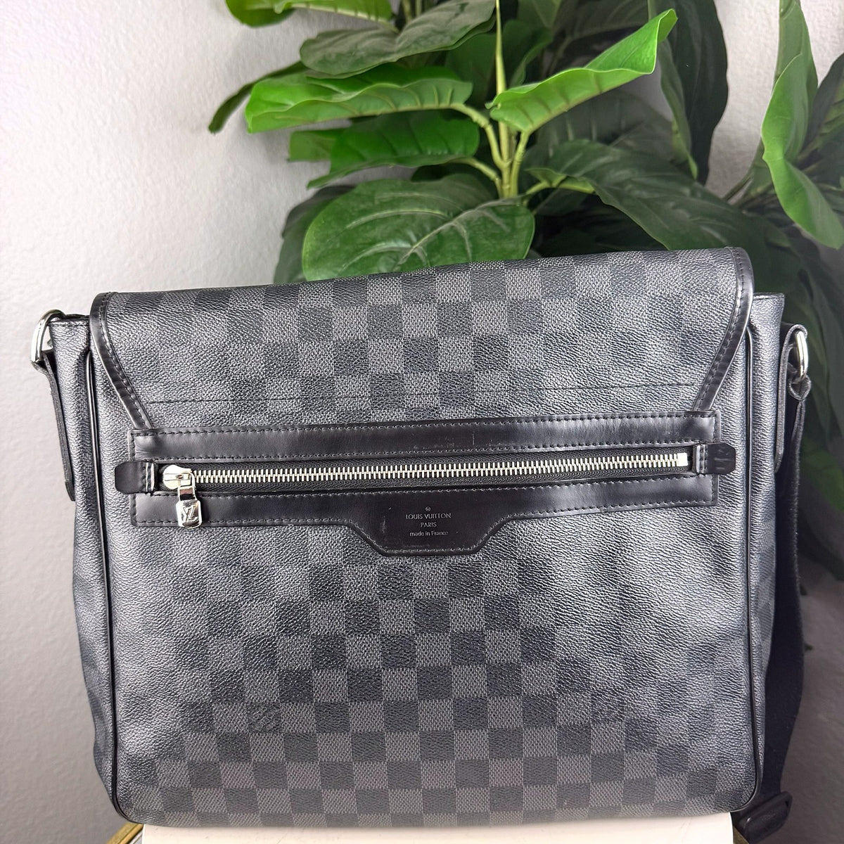 Authentic Louis Vuitton District PM Damier Graphite Canvas Messenger Bag - 02_photo.jpg