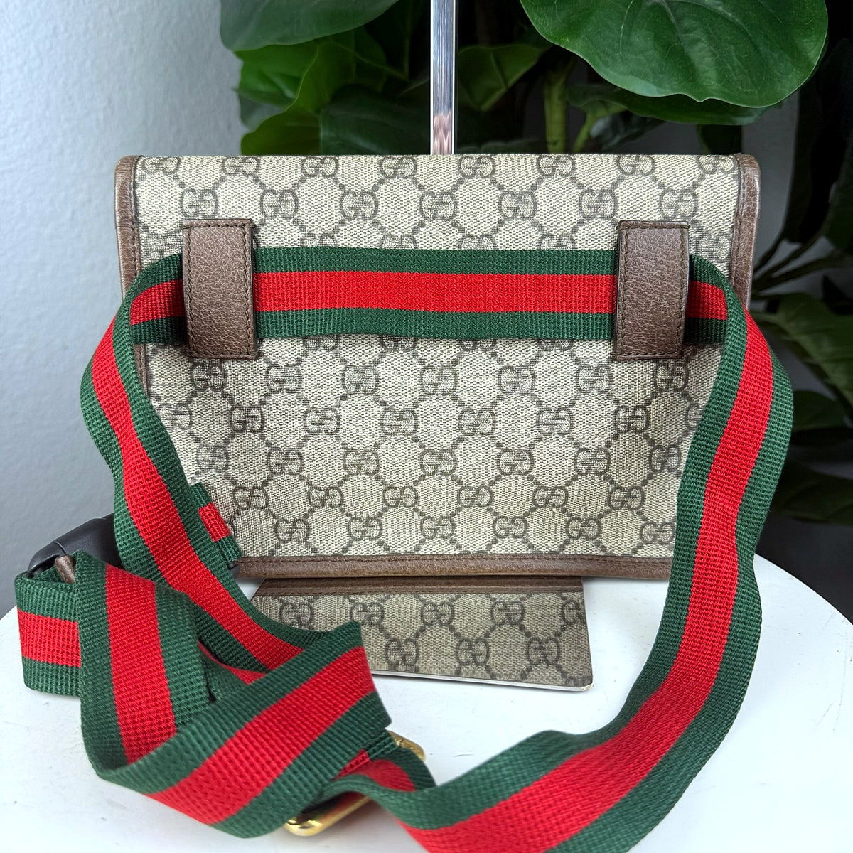 Authentic Gucci Vintage GG Supreme Canvas Belt Bag Brown - 02_photo.jpg