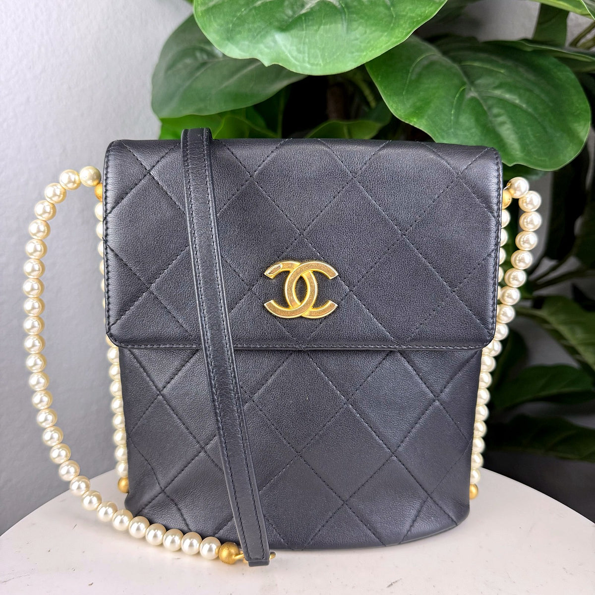 Authentic Chanel Vintage Quilted Lambskin Pearl Chain Flap Bag Black Gold Hardware - 01_photo.jpg