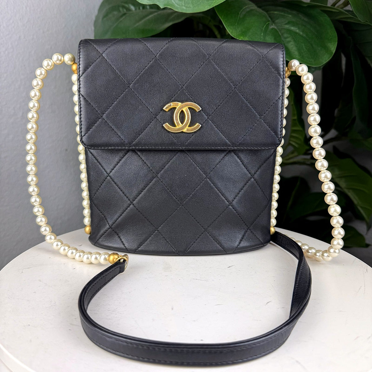 Authentic Chanel Vintage Quilted Lambskin Pearl Chain Flap Bag Black Gold Hardware - 02_photo.jpg