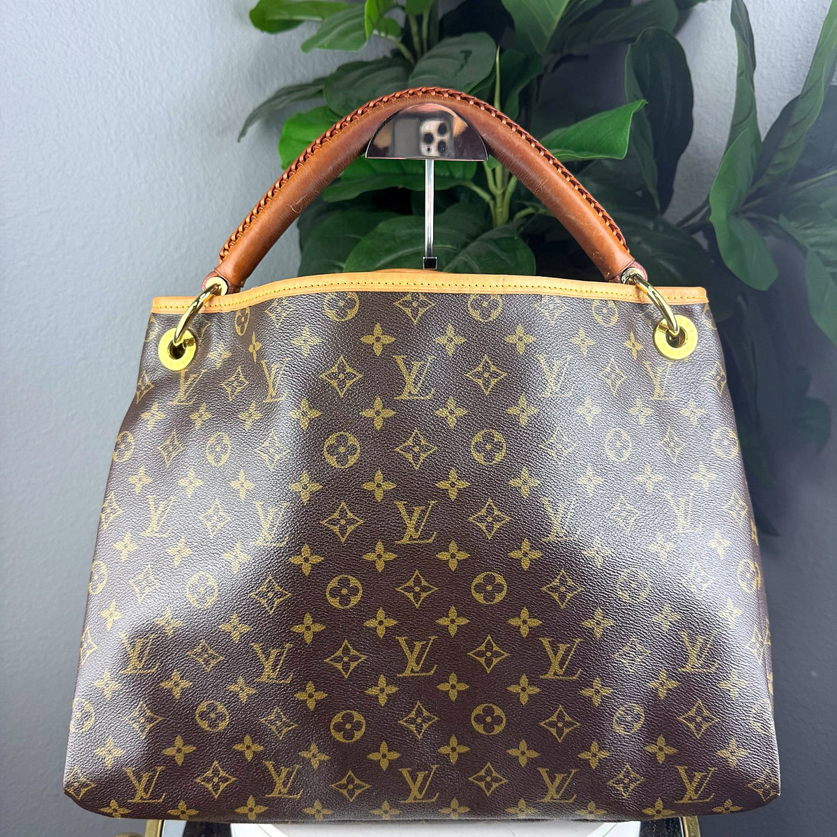 Authentic Louis Vuitton Artsy MM Monogram Canvas Hobo Bag - 01_photo.jpg