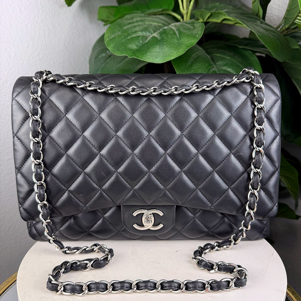 Authentic Chanel Classic Jumbo Double Flap Bag Quilted Lambskin Grey Silver Hardware - 01_photo.jpg