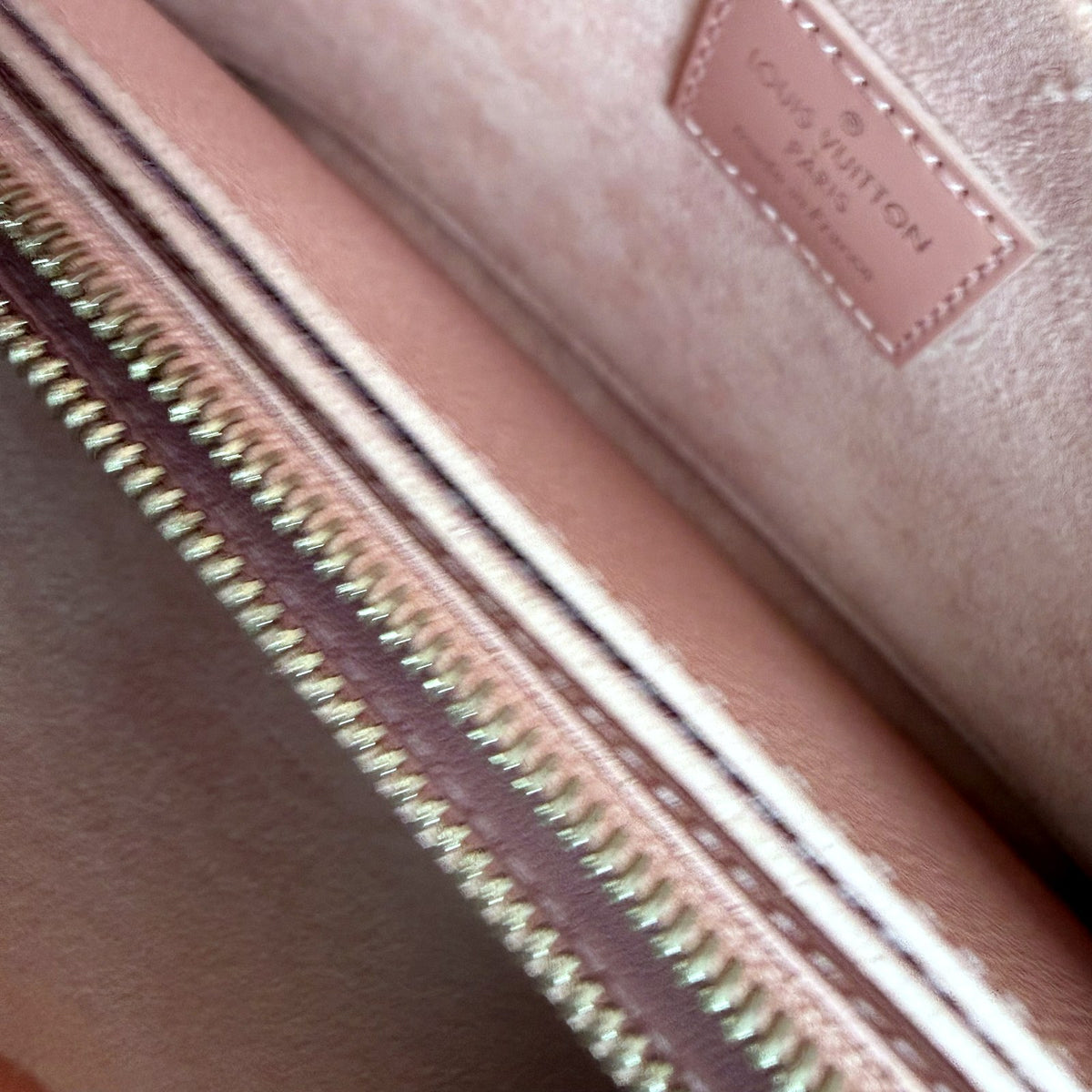 Authentic Louis Vuitton Pochette Félicie Epi Leather Rose Ballerine Crossbody - 04_inside.jpg