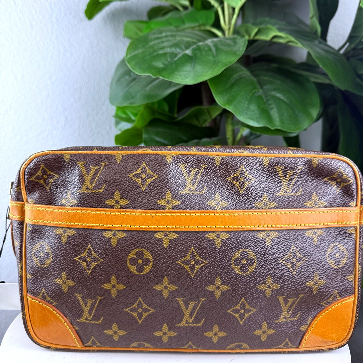 Authentic Louis Vuitton Monogram Compiegne 28 Toiletry Clutch Bag - 01_photo.jpg
