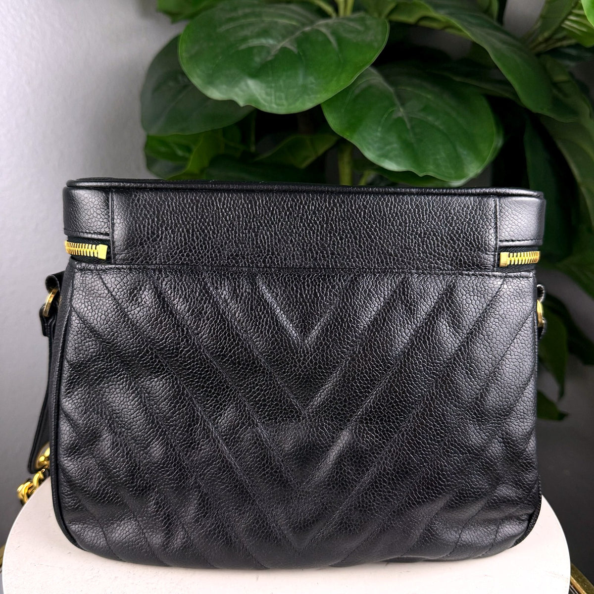 Authentic Chanel Quilted Caviar Vanity Case Crossbody Bag Black Gold Hardware - 02_photo.jpg