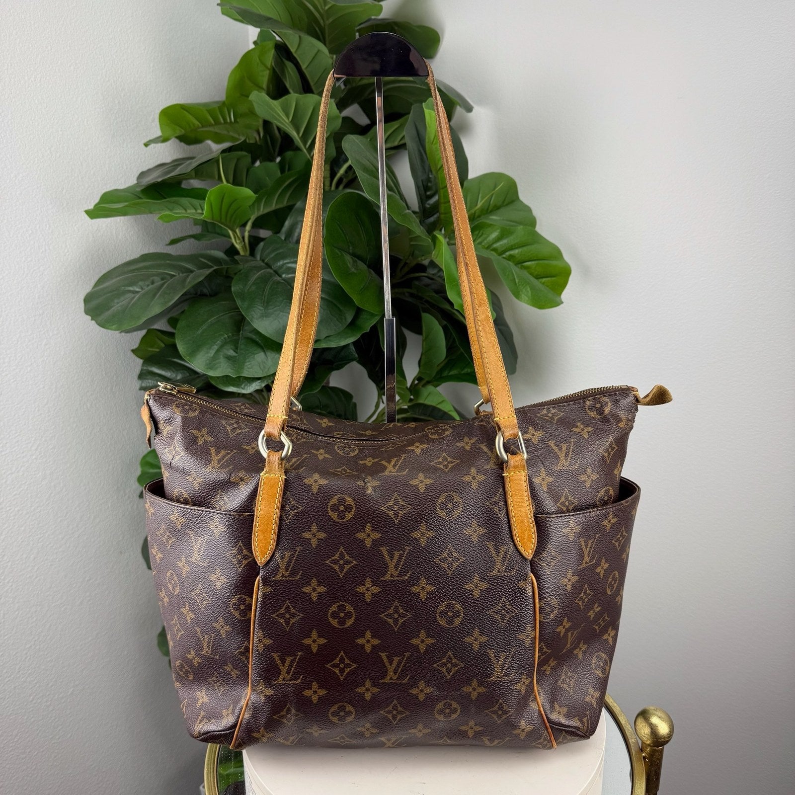 Louis Vuitton Totally MM - front
