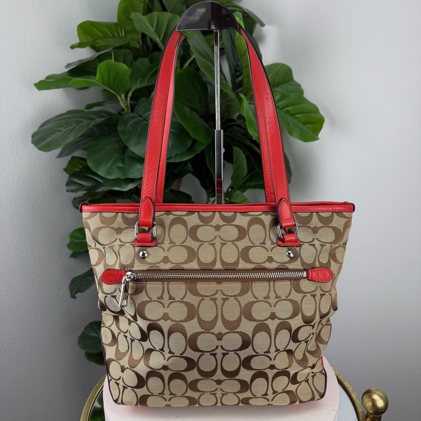 Back view with zip pocket