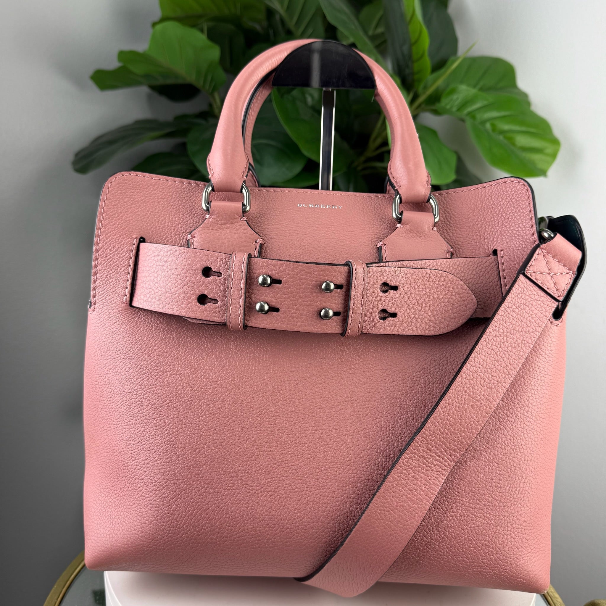 Burberry The Belt Bag Pebbled Leather - Pink - front