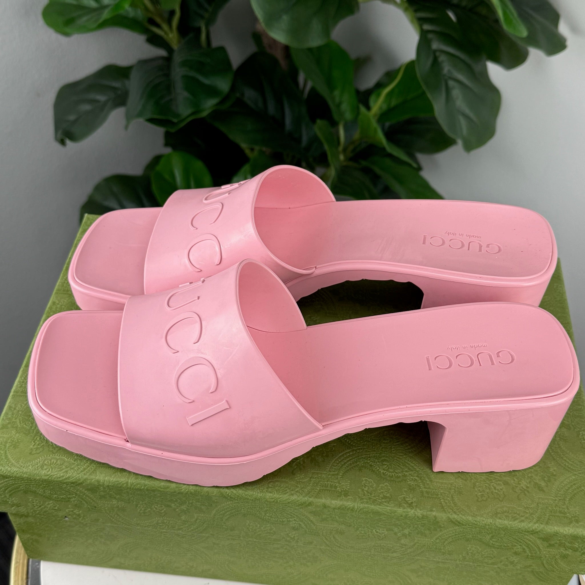 Authentic Gucci Pink Size 41 Brand New Sandals - Certificate of Authenticity included