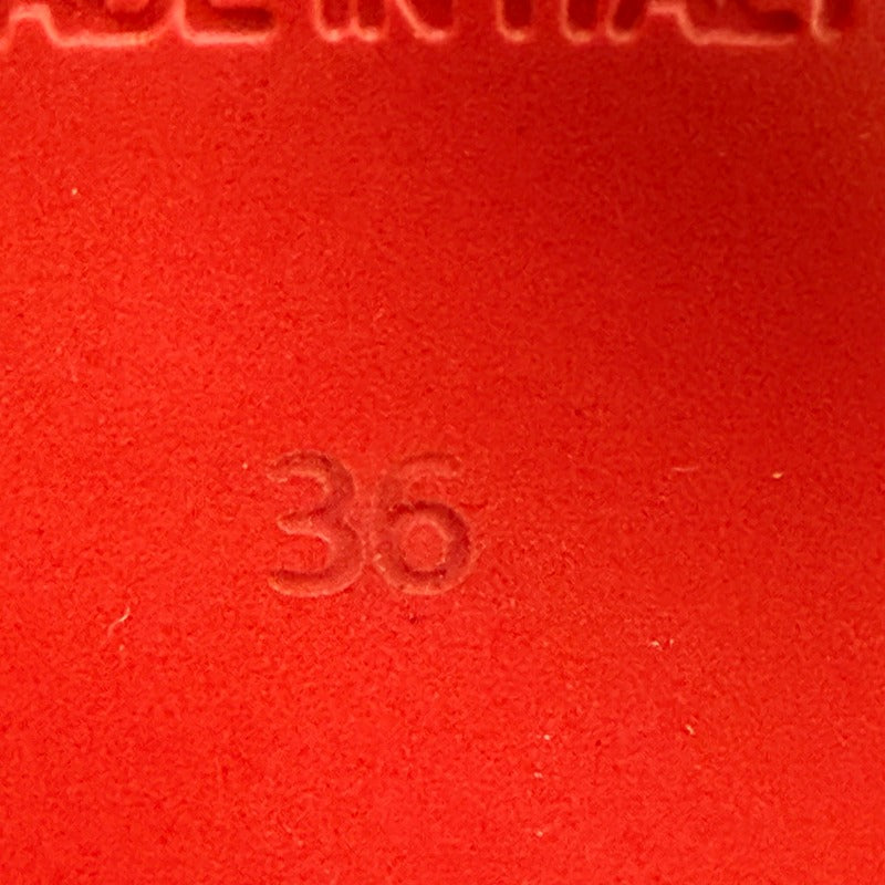 Macro of the size 36 stamp on the red sole