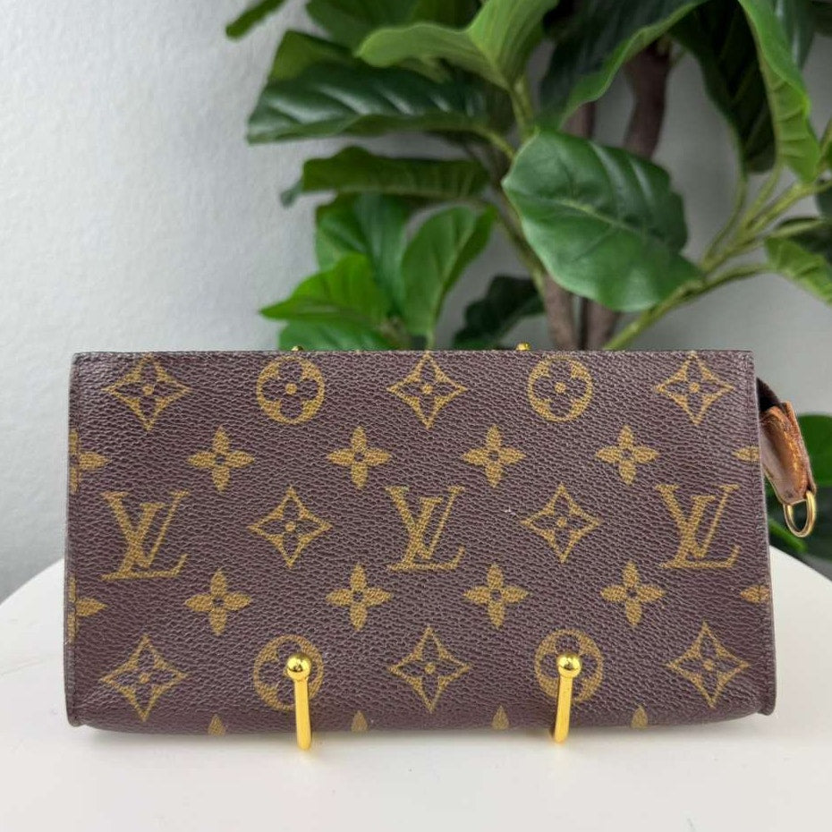 Authentic Louis Vuitton Monogram Pouch Wallet