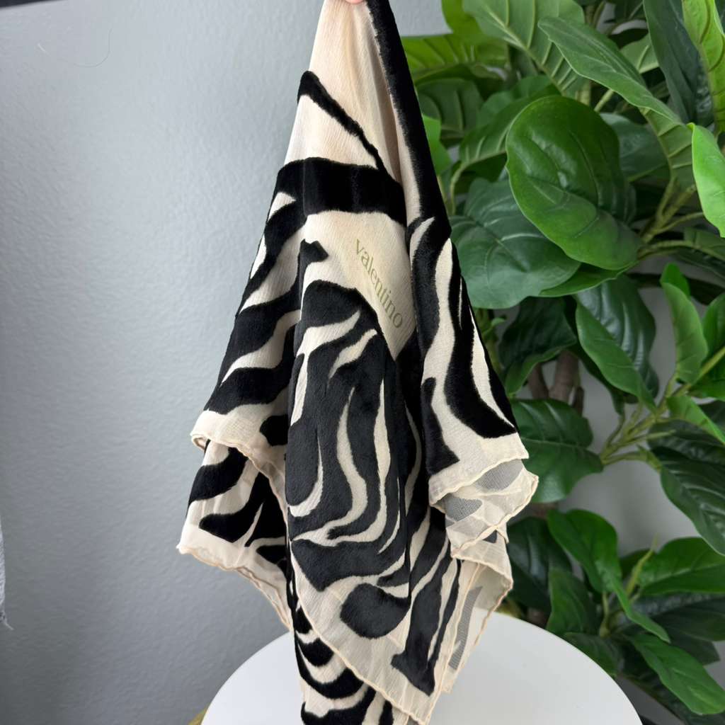 💎✨Authentic Valentino Garavani Silk Zebra Black & White Print Scarf