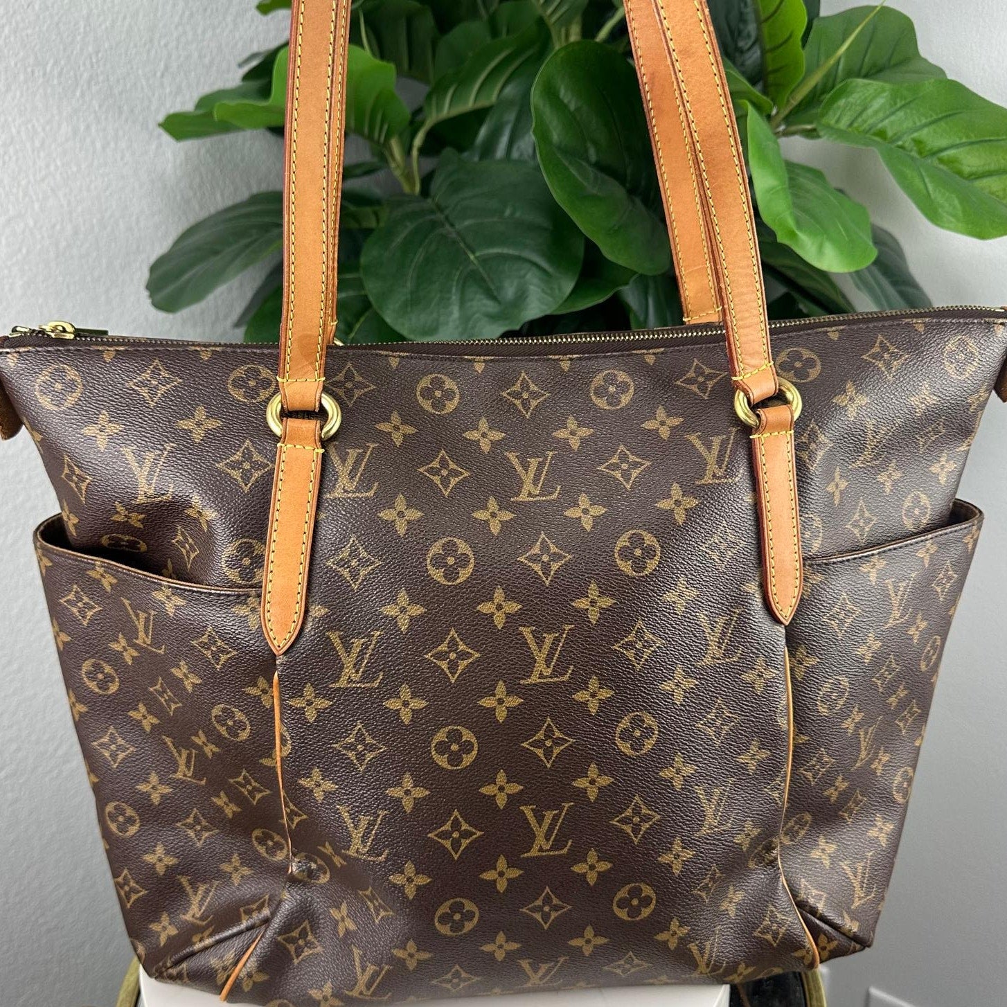 Authentic Louis Vuitton Totally MM Monogram Canvas Tote Bag