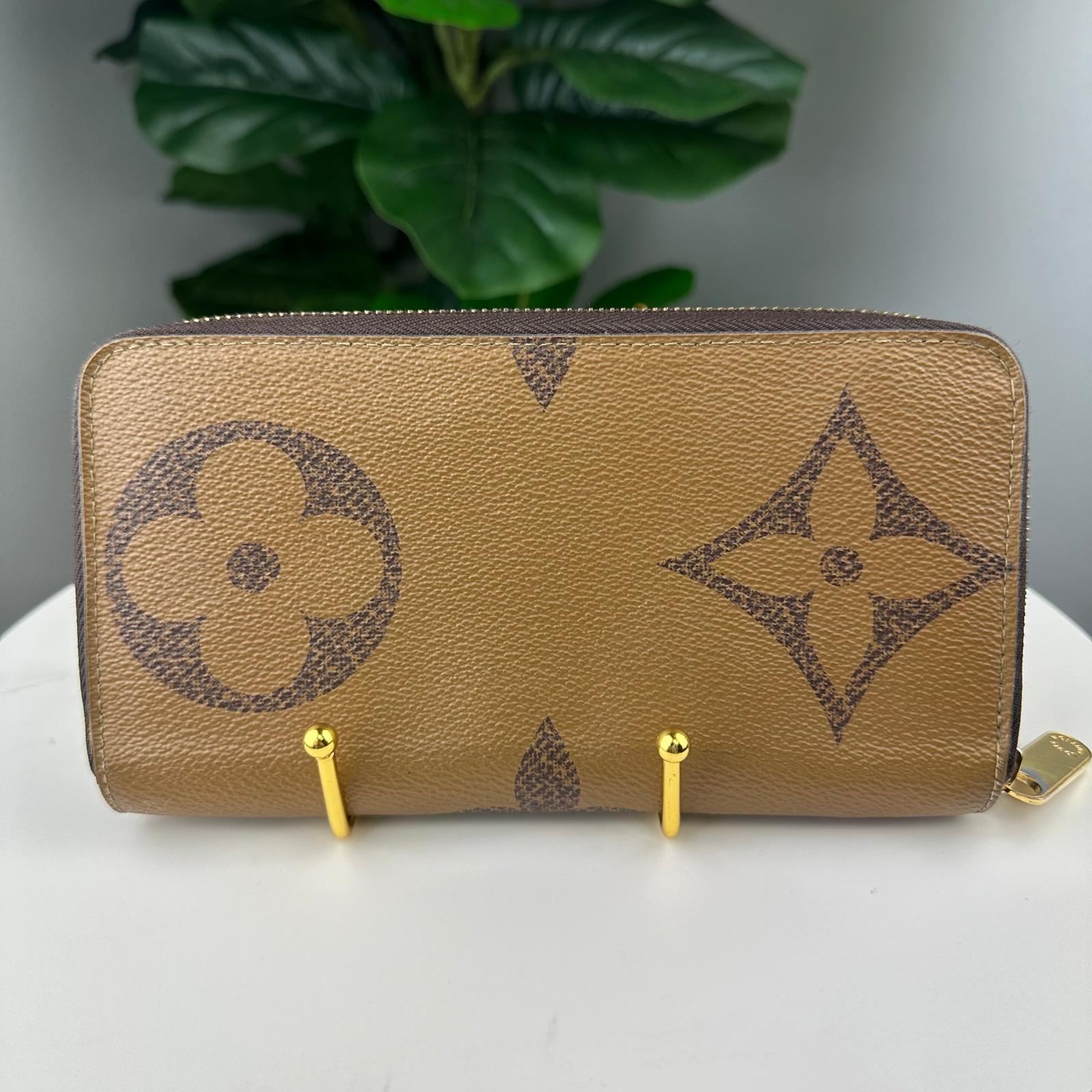 💎✨Authentic Louis Vuitton Giant Reverse Monogram Zippy Wallet