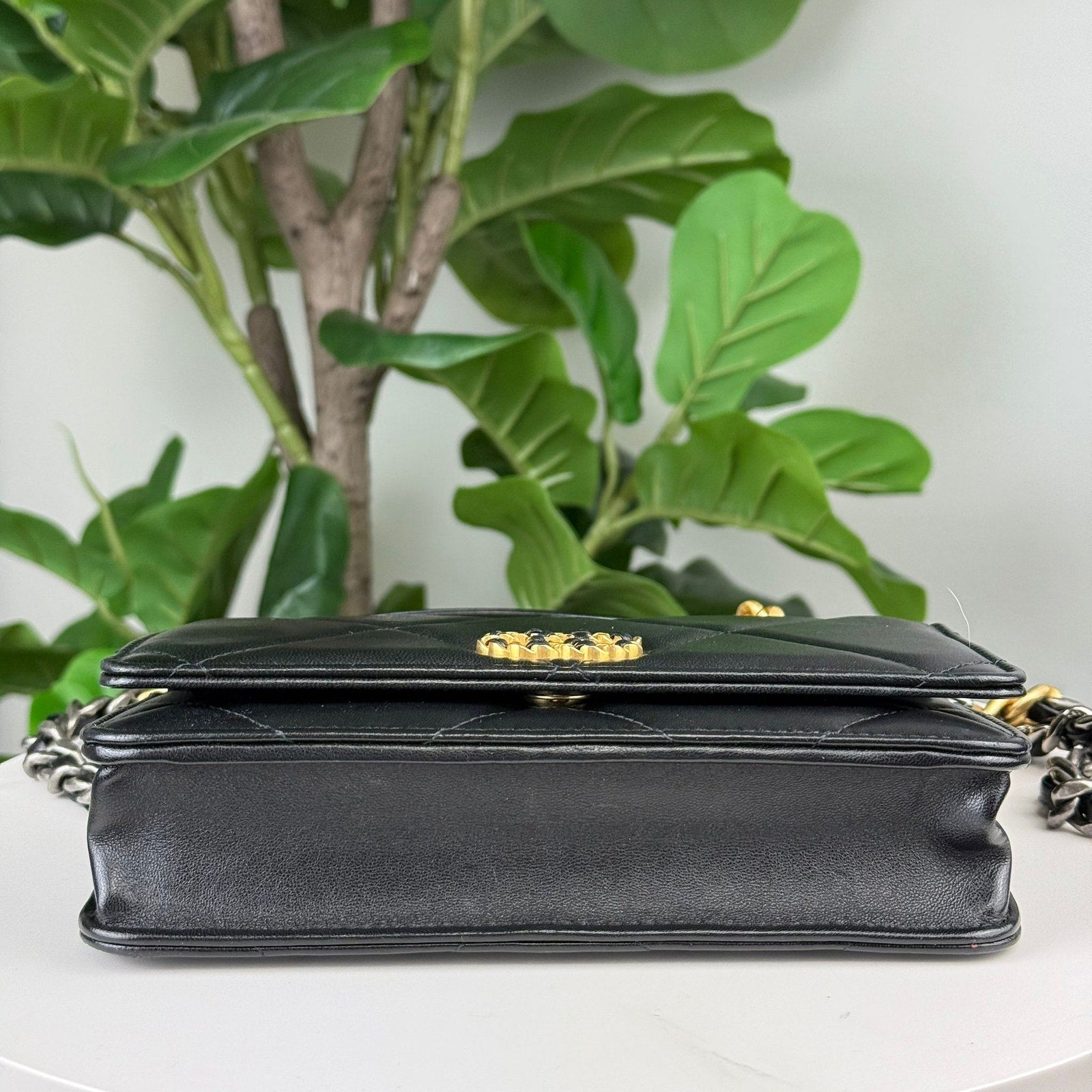 Authenticated CHANEL 19 Wallet on Chain Black