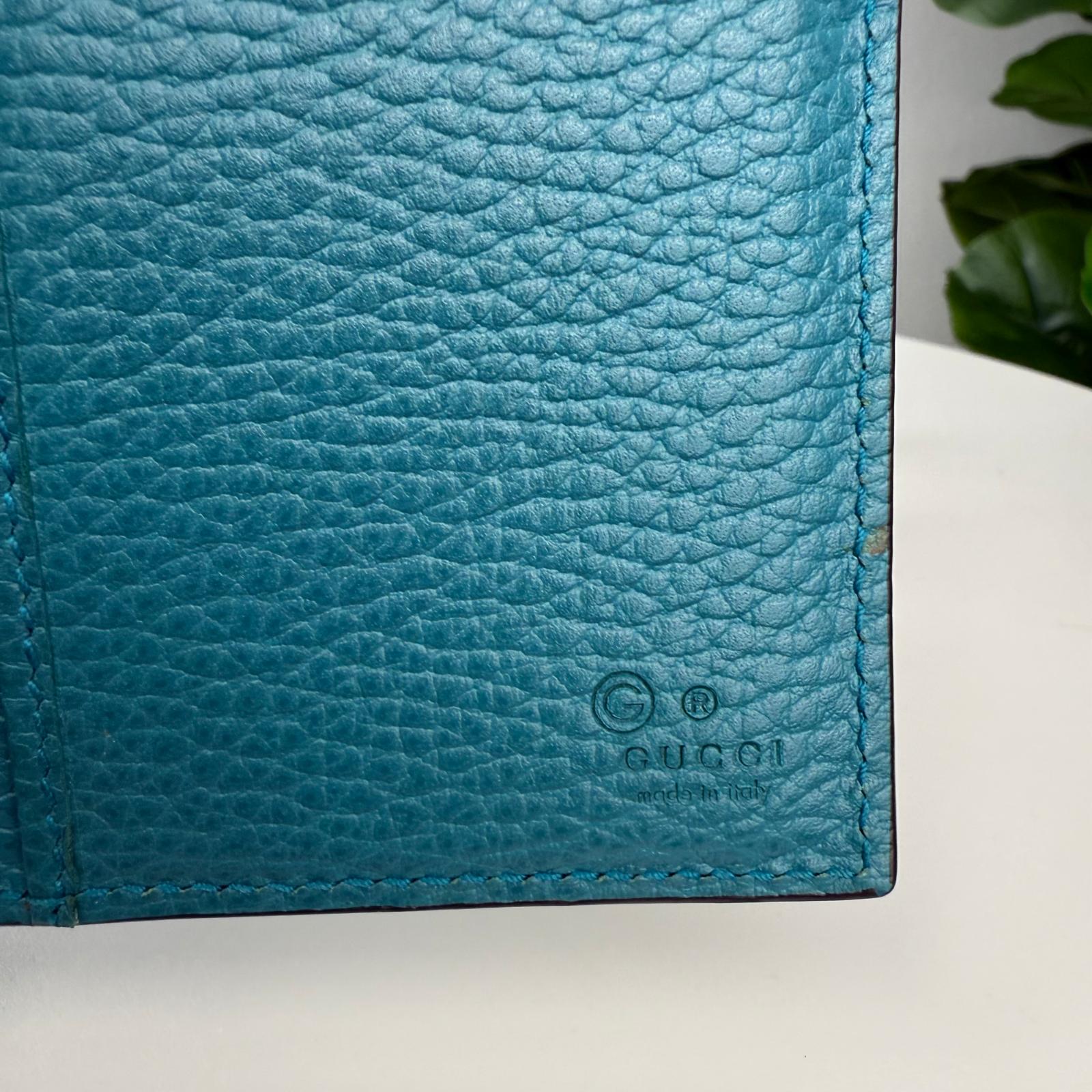 💎Authentic Louis Vuitton LV Vertical Compact Wallet Capucines in Taurillon leather.