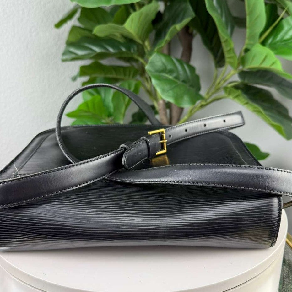 Authentic Louis Vuitton Saint Cloud GM Epi Black