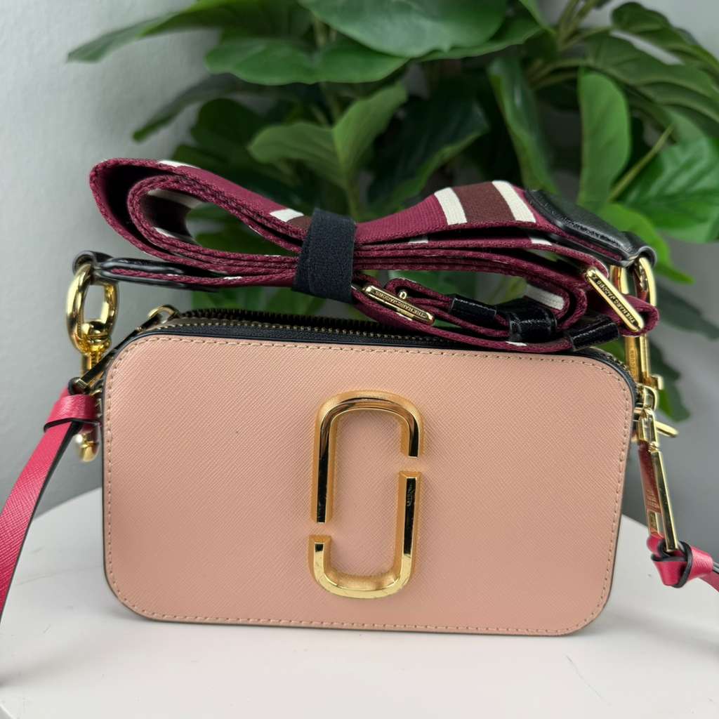 💎✨Authentic Marc Jacobs Pink Leather Gold Tone Canvas Logo Shoulder Strap Snapshot Bag