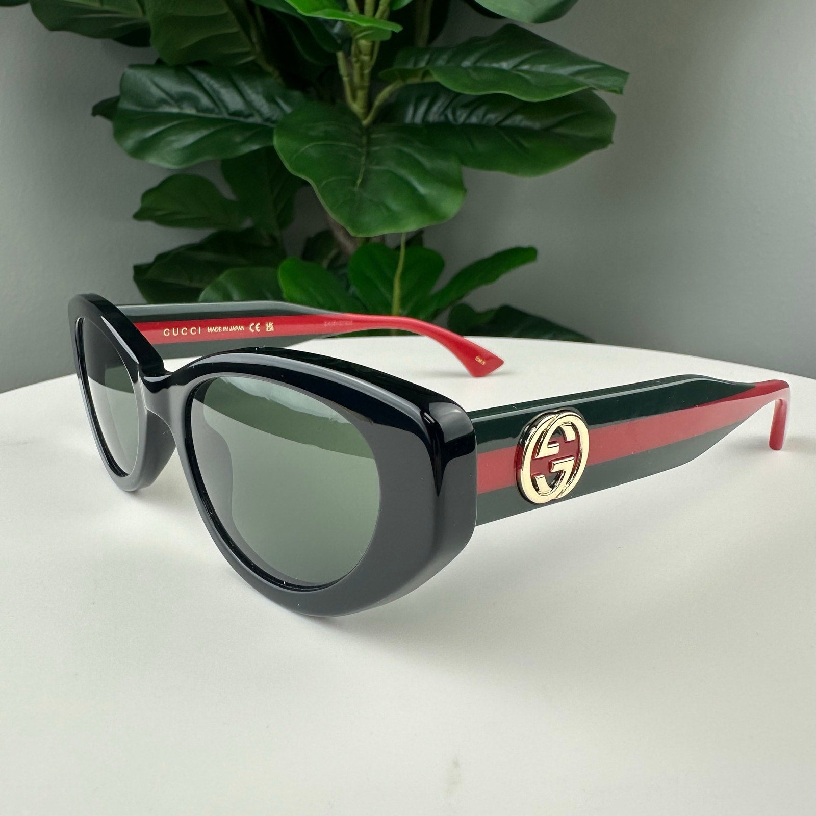 💎Authentic Gucci Black Cat Eye Sunglasses Red Green
