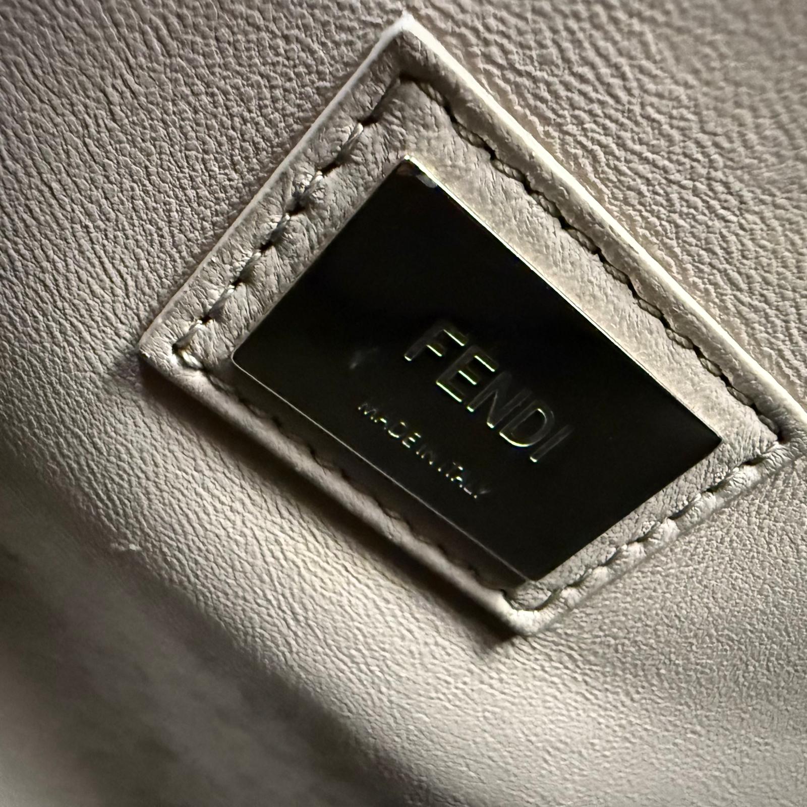 💎Authentic FENDI Vitello Seta Shiny Nappa Medium Peekaboo Icon Shoulder Bag