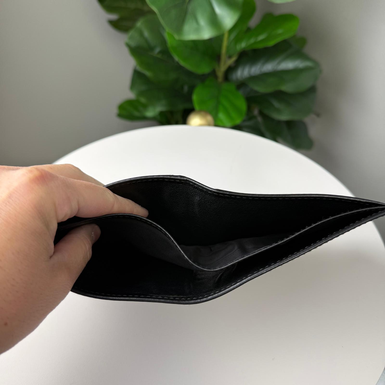 💎✨Authentic Gucci GG Canvas Bi-fold Wallet in Black