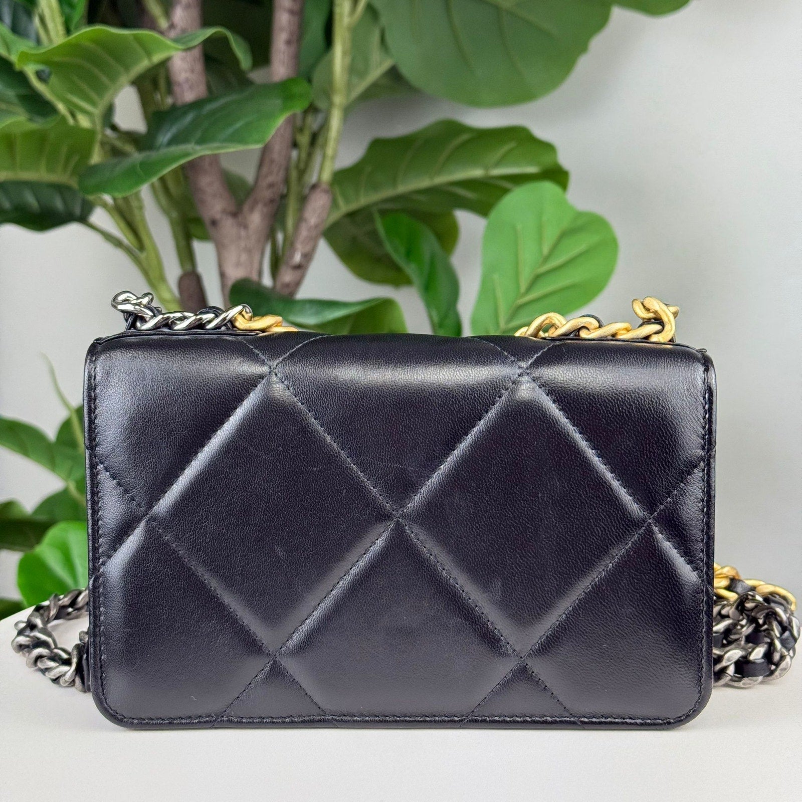 Authenticated CHANEL 19 Wallet on Chain Black