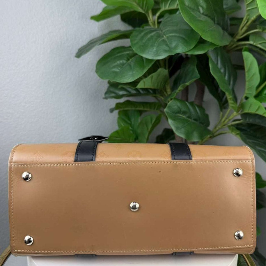 Authentic Louis Vuitton Very Tote MM Bag Beige