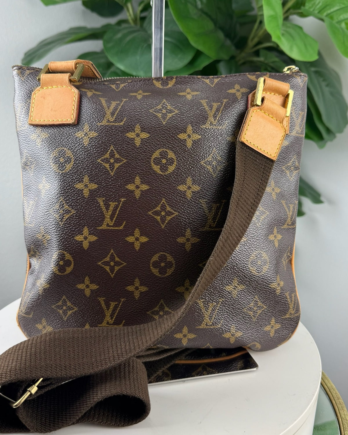 LV Pochette Bosphore back
