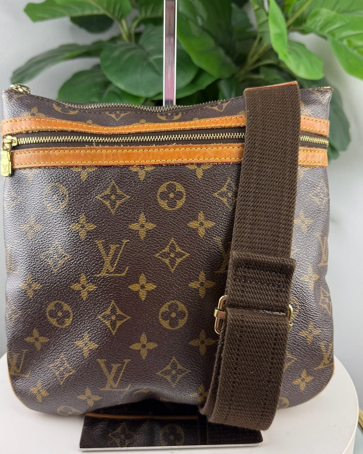 LV Pochette Bosphore front