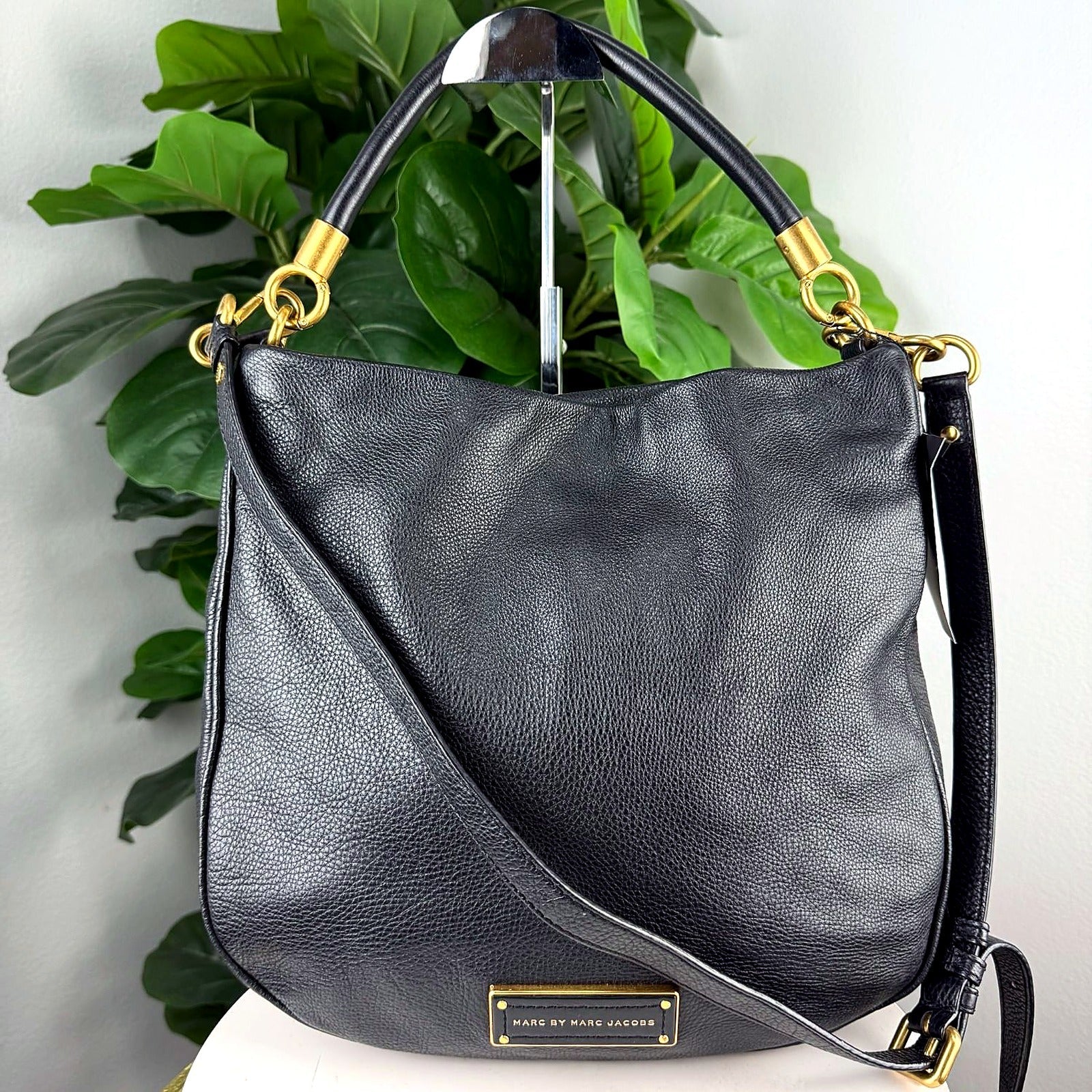 Authentic Marc by Marc Jacobs Too Hot to Handle hobo bag in black