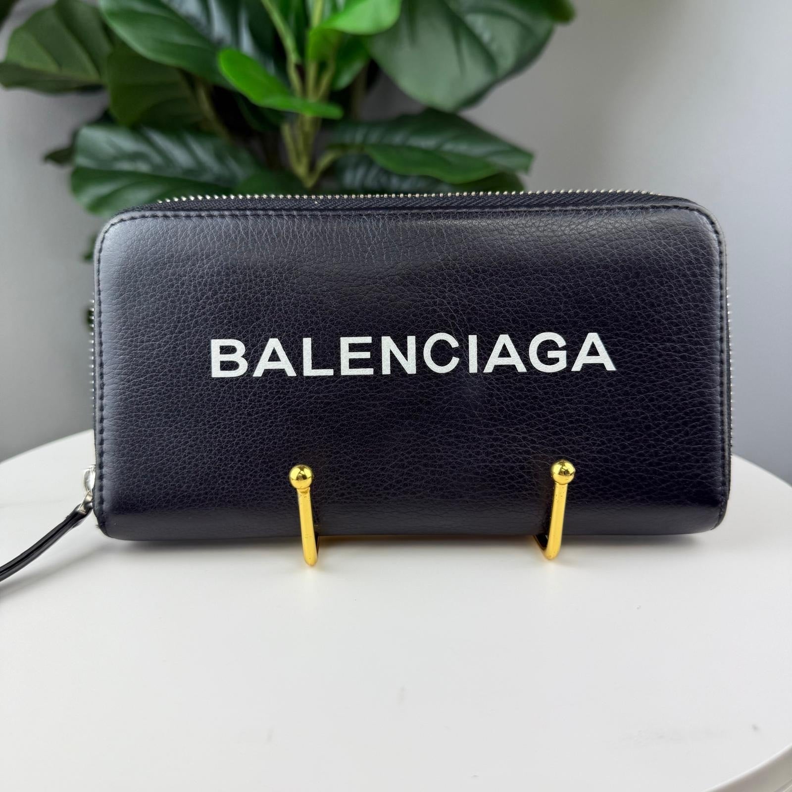 💎✨Authentic Balenciaga Logo Leather Continental Wallet