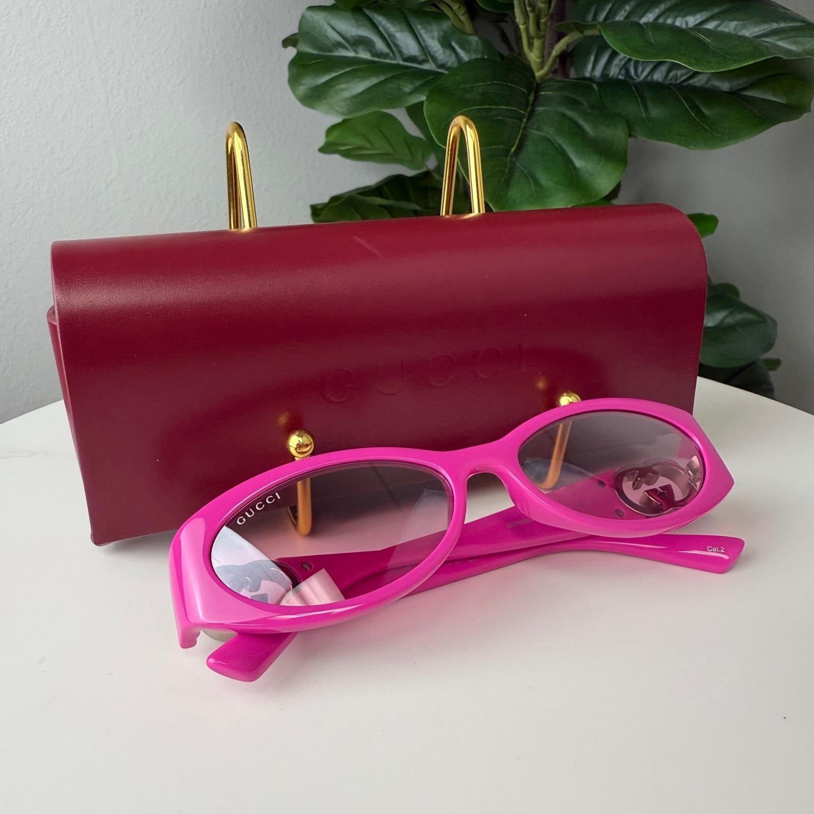 Gucci Eyewear oval-frame sunglasses Pink