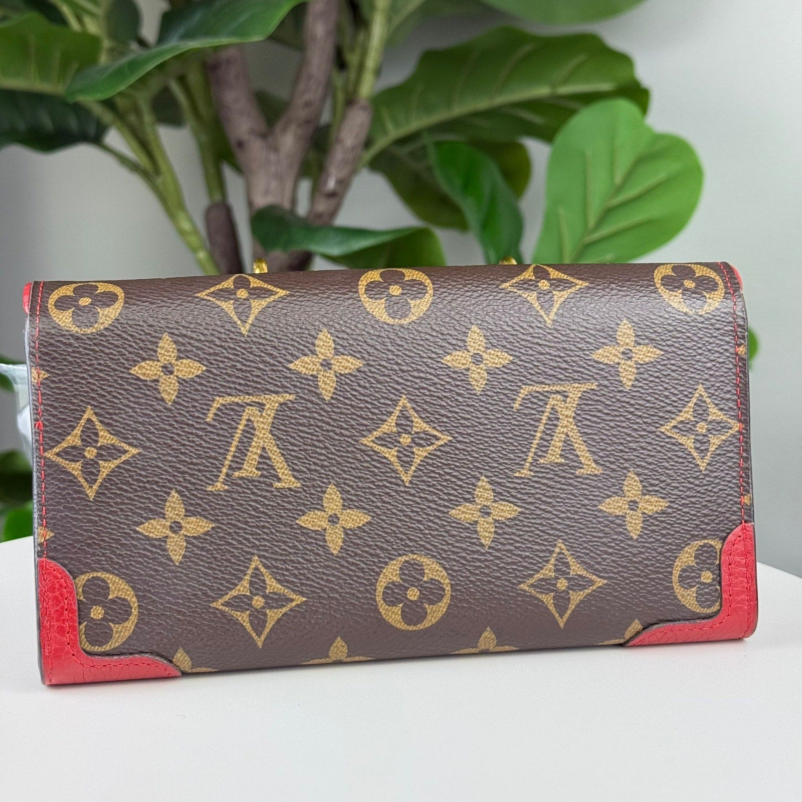 Authentic Louis Vuitton Monogram Sarah Retiro Wallet