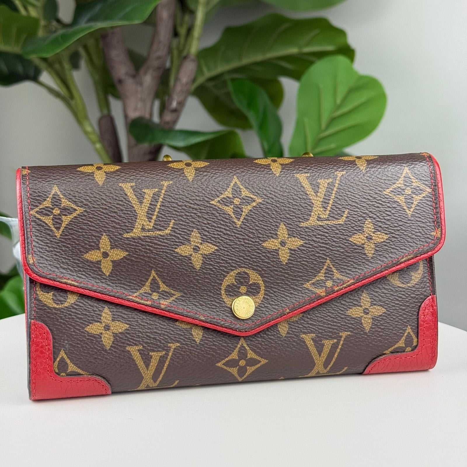 Authentic Louis Vuitton Monogram Sarah Retiro Wallet