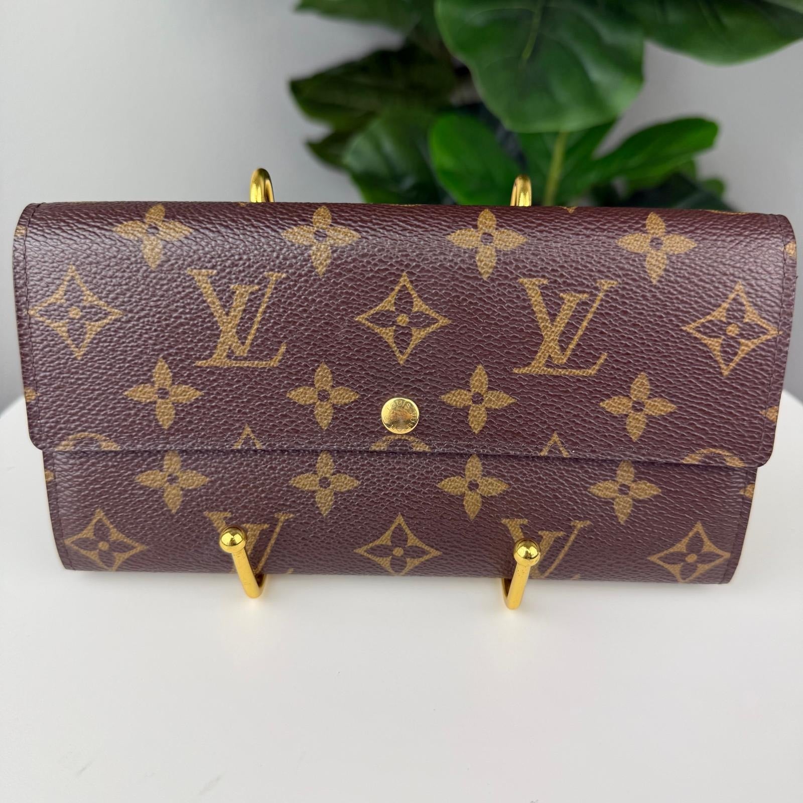 💎Authentic  Louis Vuitton Sarah Wallet in Monogram Canvas