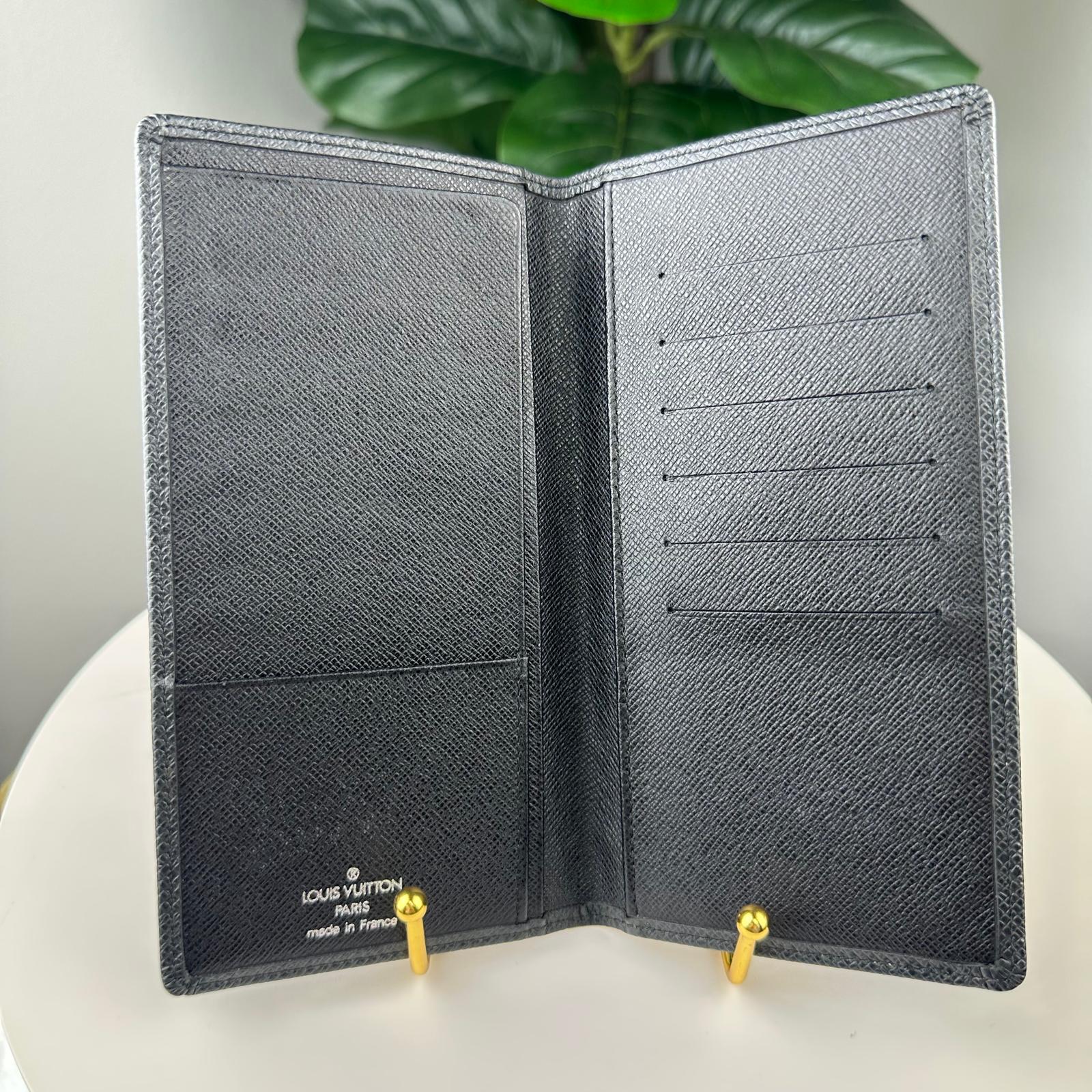 💎✨Authentic Louis Vuitton Brazza Black Taiga Wallet