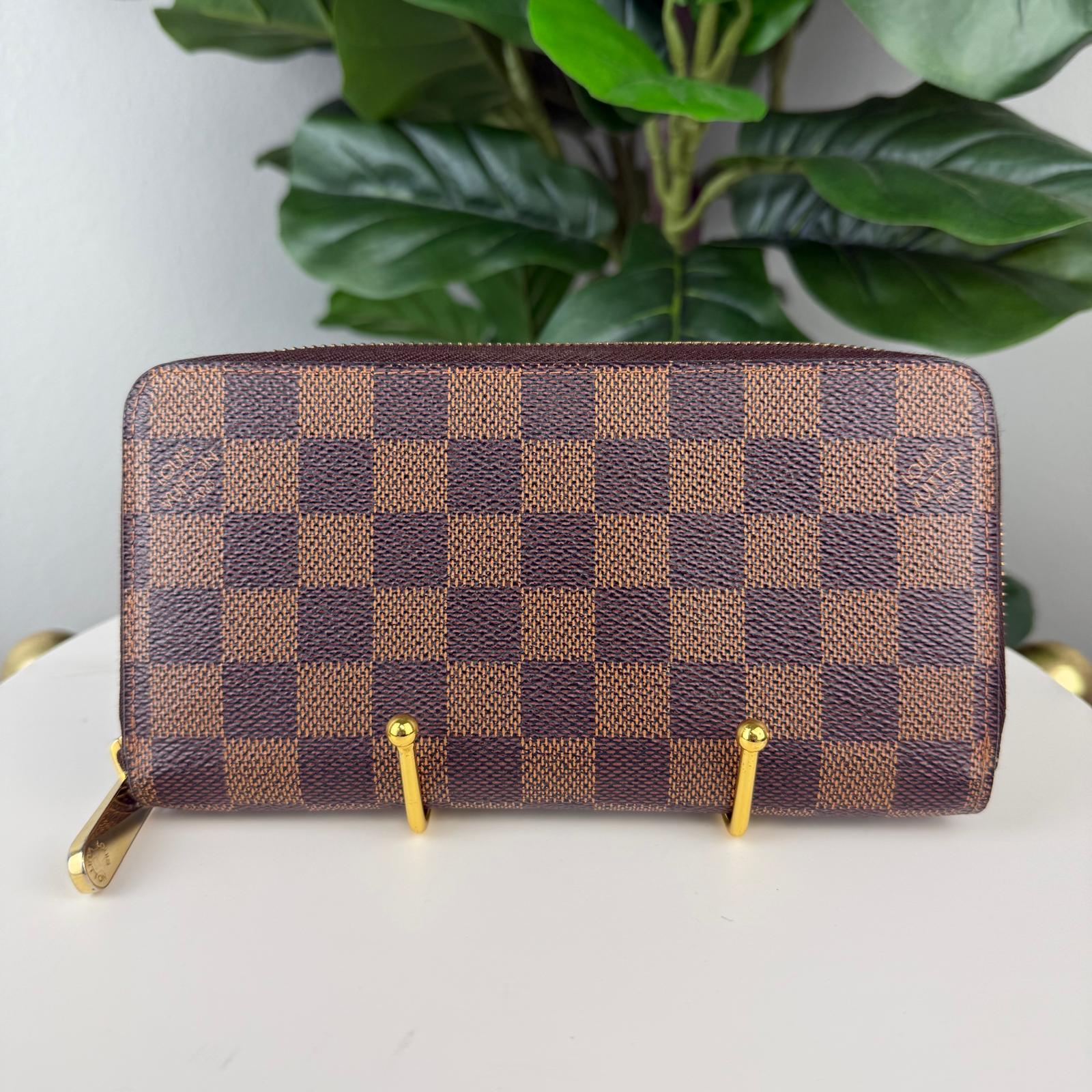 Authentic Louis Vuitton Damier Zippy Long Wallet