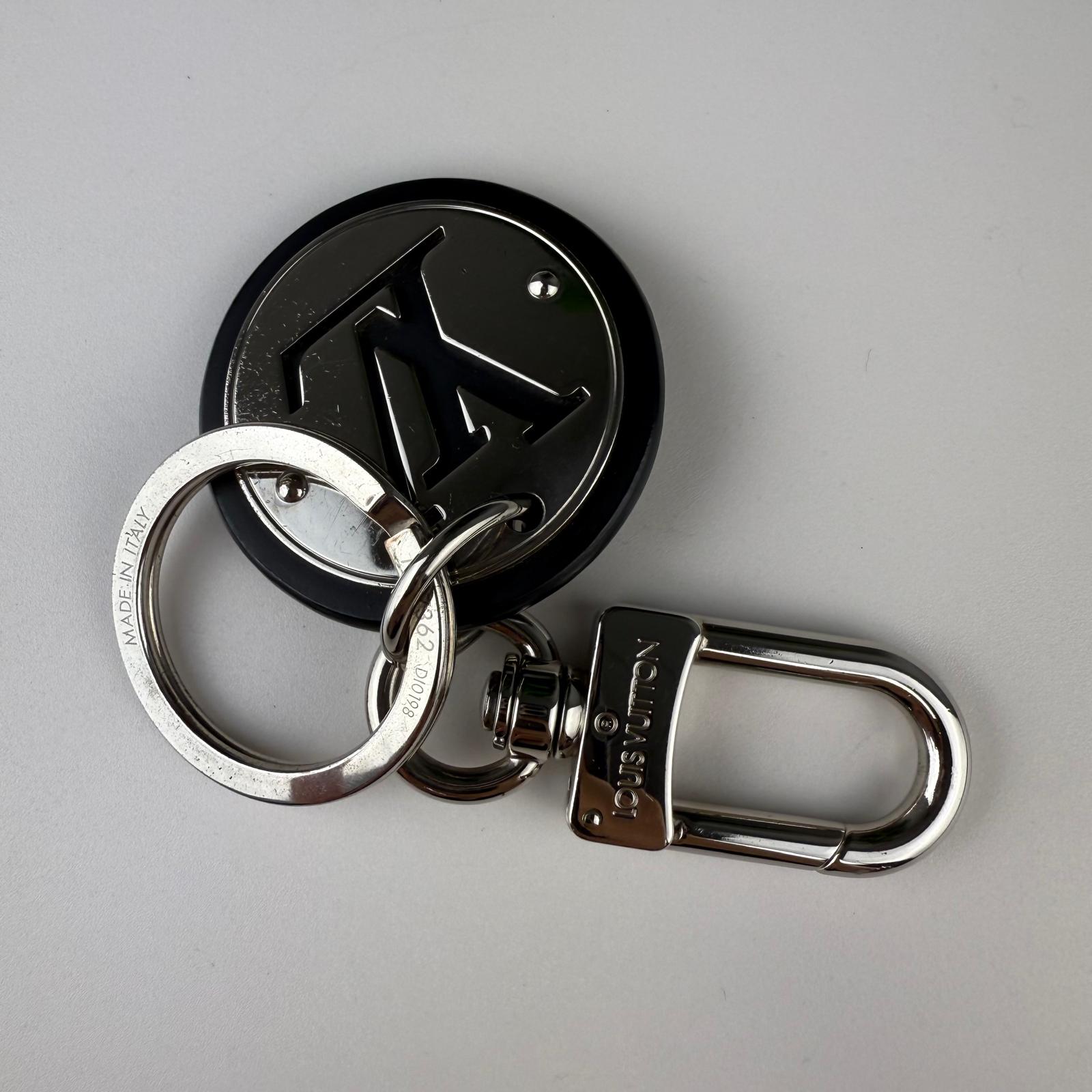 💎Authentic Louis Vuitton LV Cut Circle Key Holder