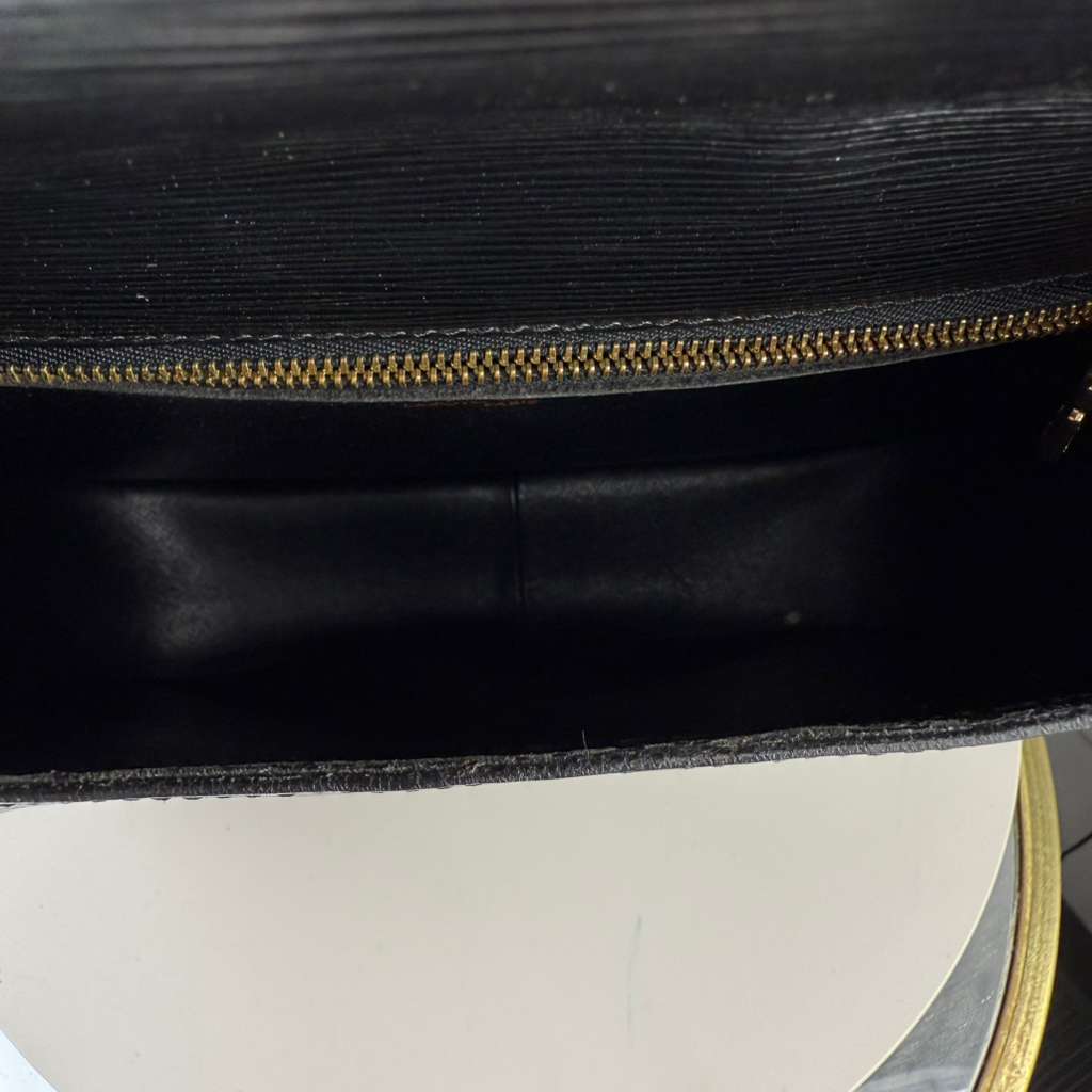 Authentic Louis Vuitton Saint Cloud GM Epi Black