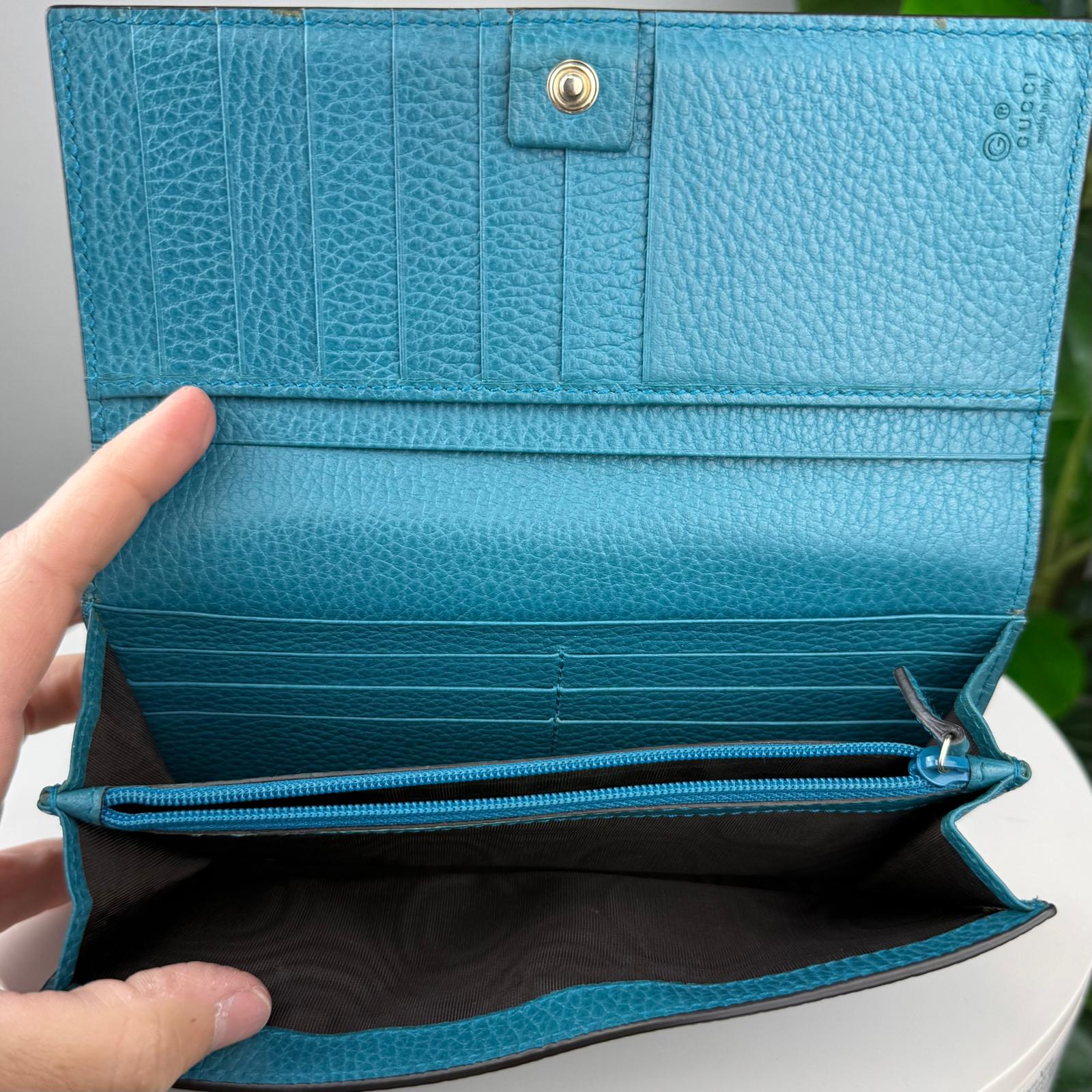 💎Authentic Louis Vuitton LV Vertical Compact Wallet Capucines in Taurillon leather.
