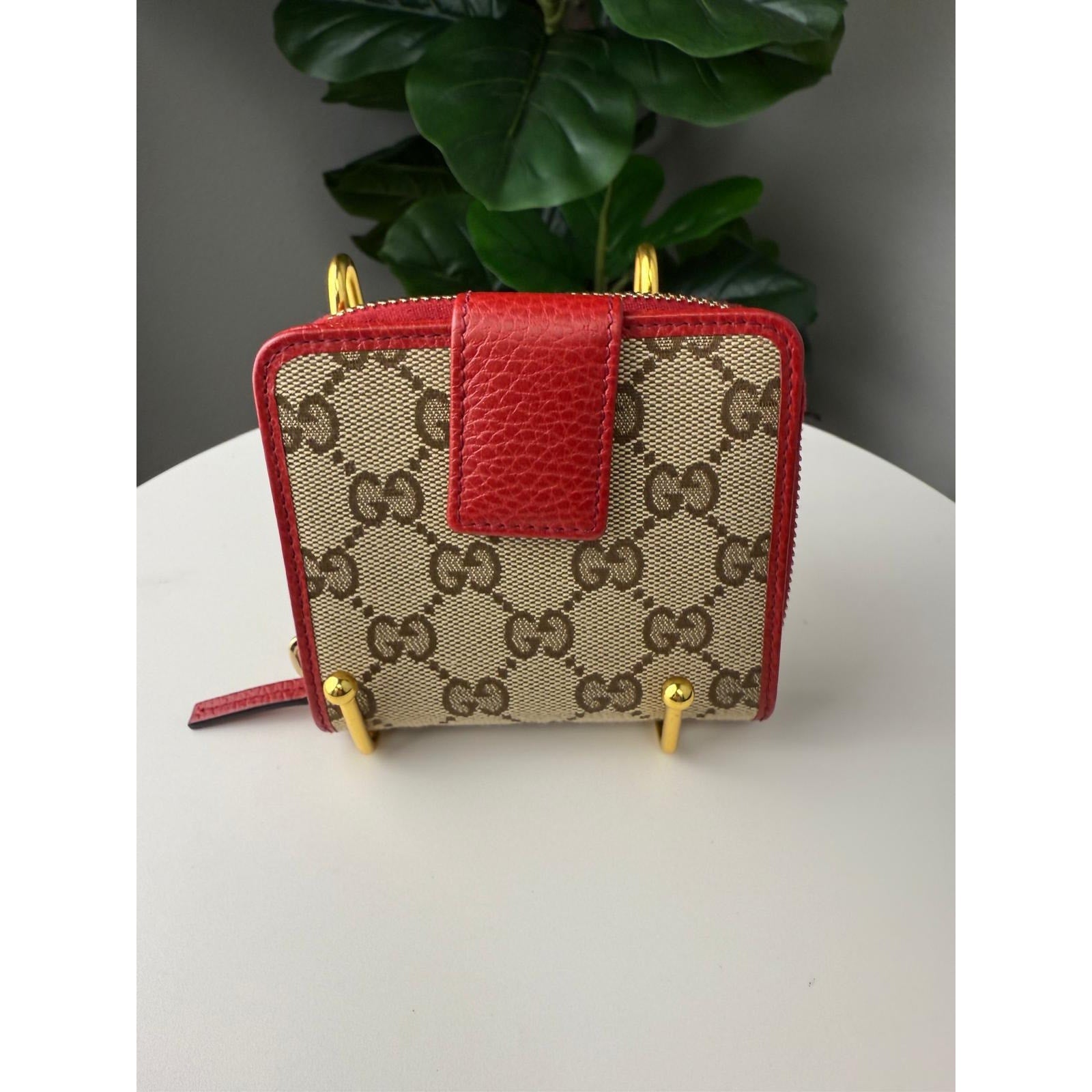 💎Authentic Gucci Bi-Fold Wallet Red