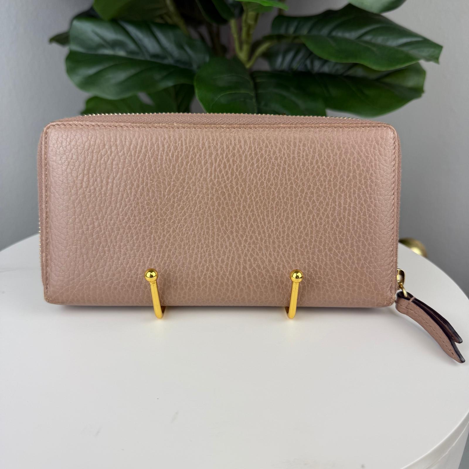 Authentic GUCCI GG Marmont Leather Light Brown Wallet