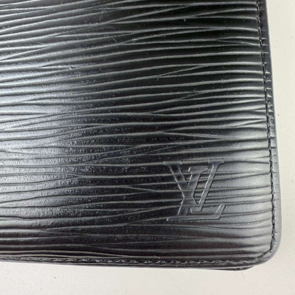 Authentic  Louis Vuitton Epi Leather Wallet
