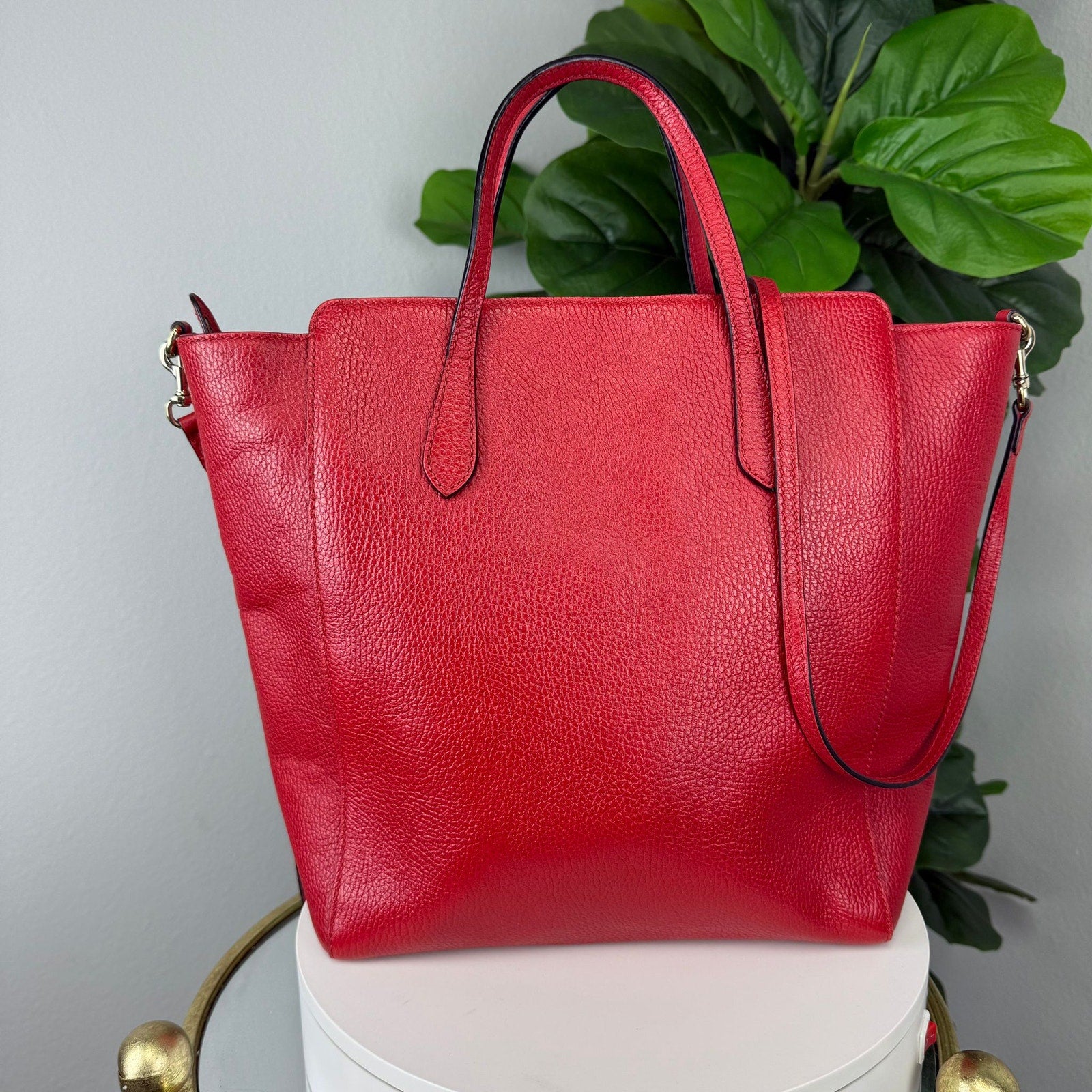 💎Authentic Gucci  Leather Swing Tote Bag Red