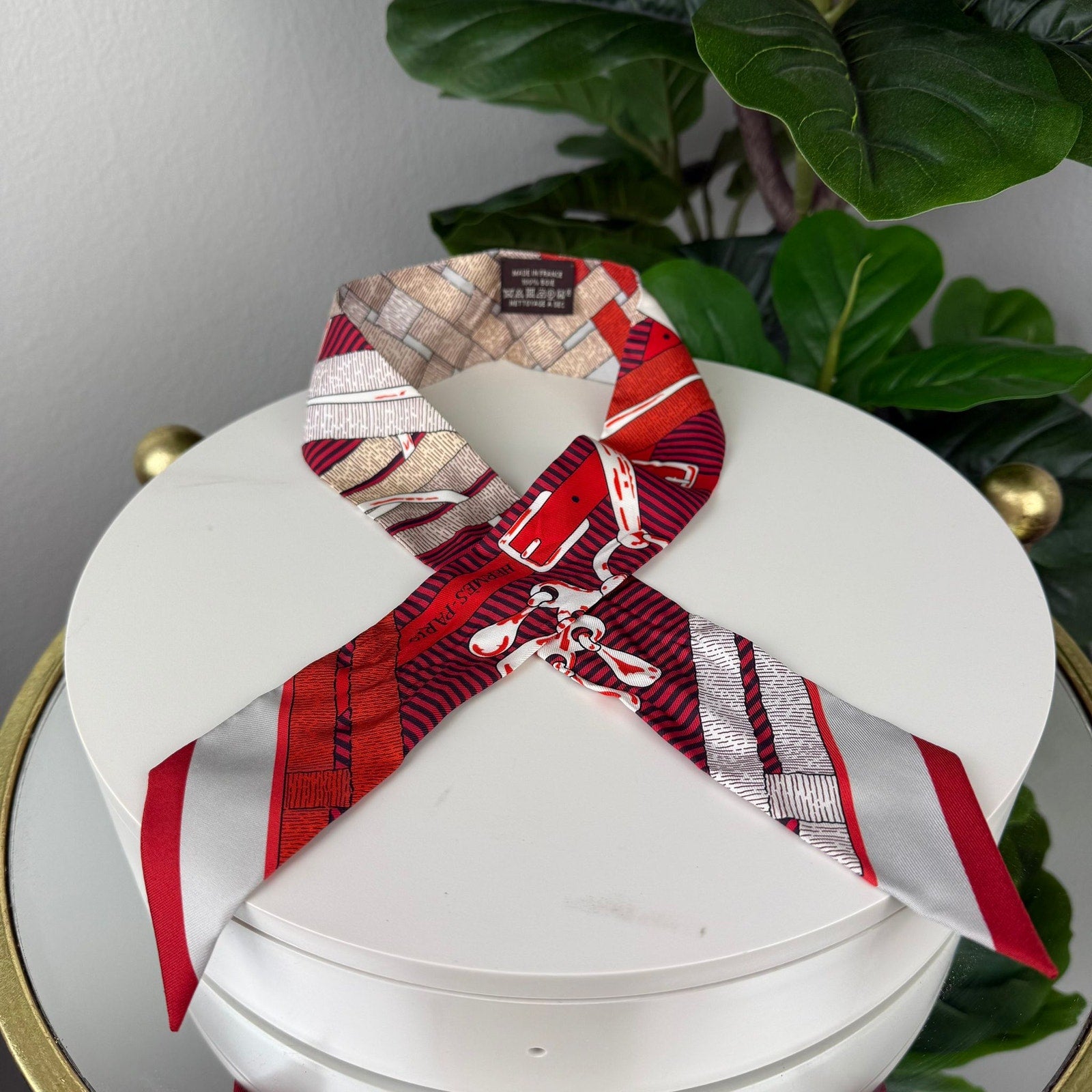 Authentic HERMES Twilly Silk 100％ Scarf Mors a Jouets Chemise Red