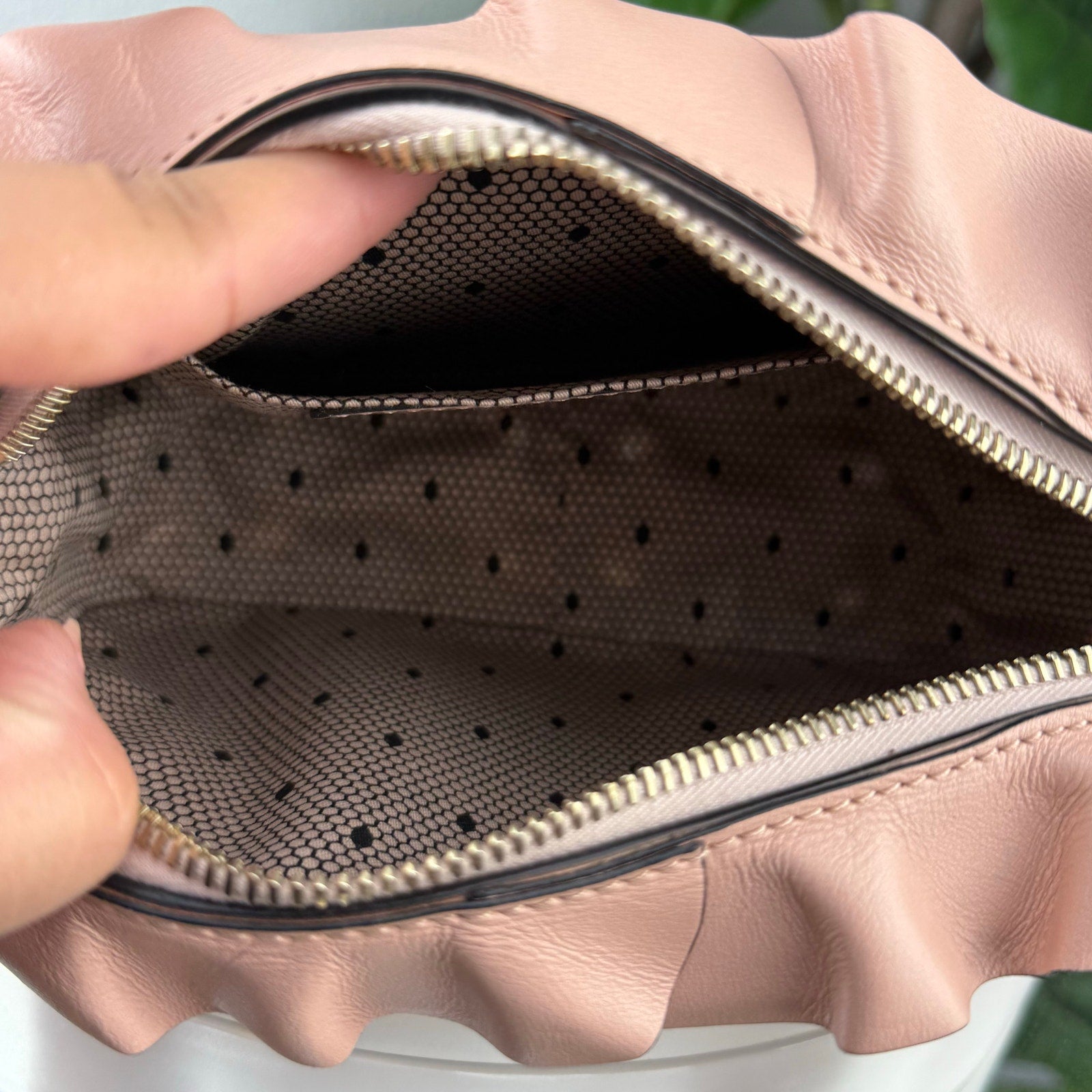 💎✨Authentic Pink Red Valentino Garavani Leather Crossbody Bag