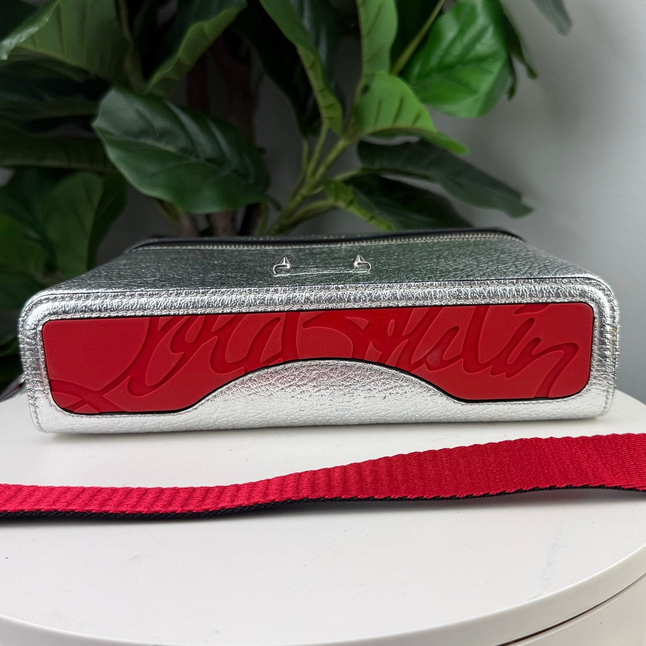 A71  💎✨Authentic Christian To-Way Bag Louboutin Kypipouch Metallic Silver Crossbody